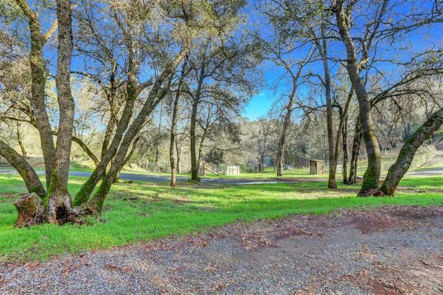 11013 Wolf Dr, Grass Valley, CA 95949