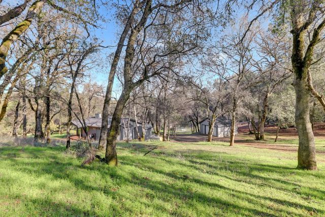 11013 Wolf Dr, Grass Valley, CA 95949