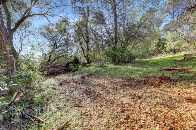11013 Wolf Dr, Grass Valley, CA 95949