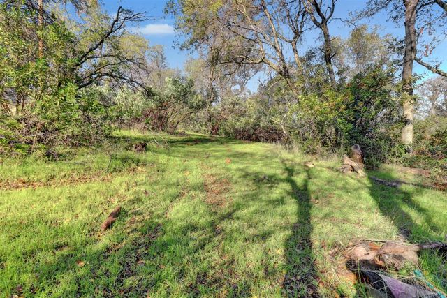 11013 Wolf Dr, Grass Valley, CA 95949