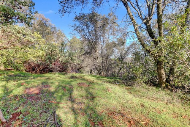 11013 Wolf Dr, Grass Valley, CA 95949