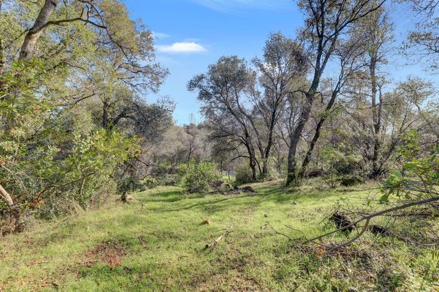 11013 Wolf Dr, Grass Valley, CA 95949