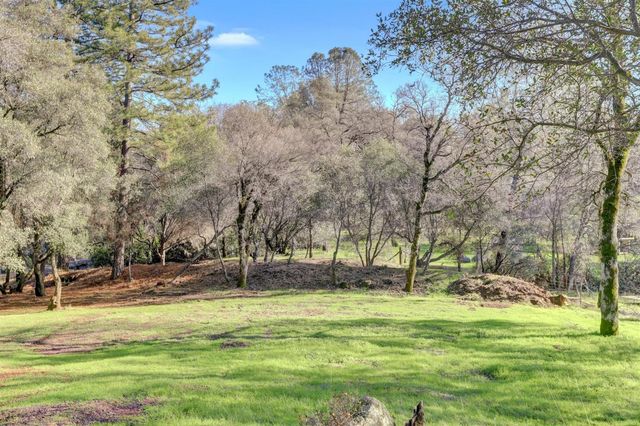 11013 Wolf Dr, Grass Valley, CA 95949