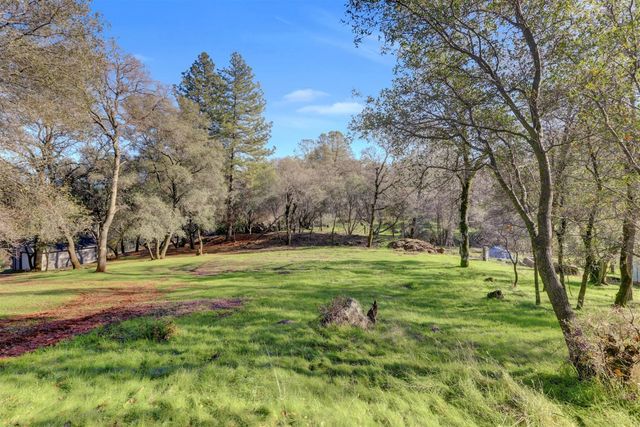 11013 Wolf Dr, Grass Valley, CA 95949