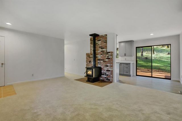 11013 Wolf Dr, Grass Valley, CA 95949