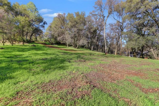 11013 Wolf Dr, Grass Valley, CA 95949