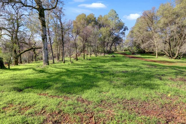 11013 Wolf Dr, Grass Valley, CA 95949