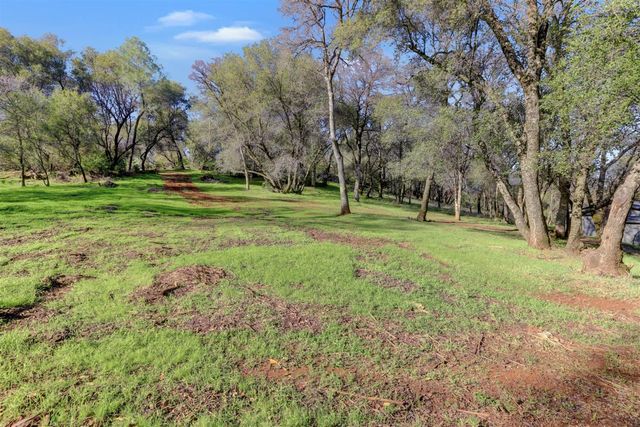 11013 Wolf Dr, Grass Valley, CA 95949