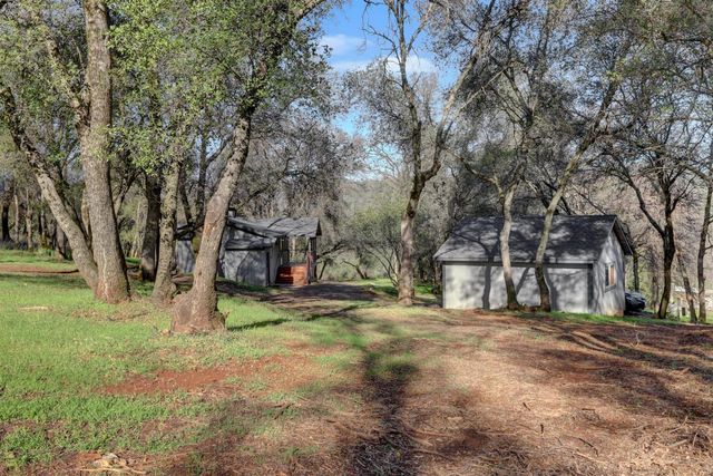 11013 Wolf Dr, Grass Valley, CA 95949