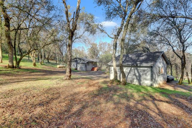 11013 Wolf Dr, Grass Valley, CA 95949