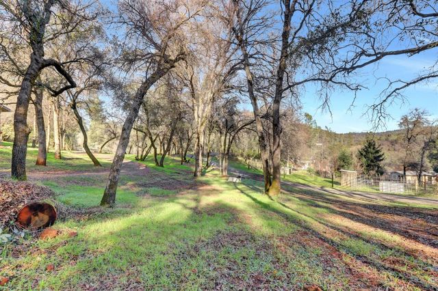 11013 Wolf Dr, Grass Valley, CA 95949
