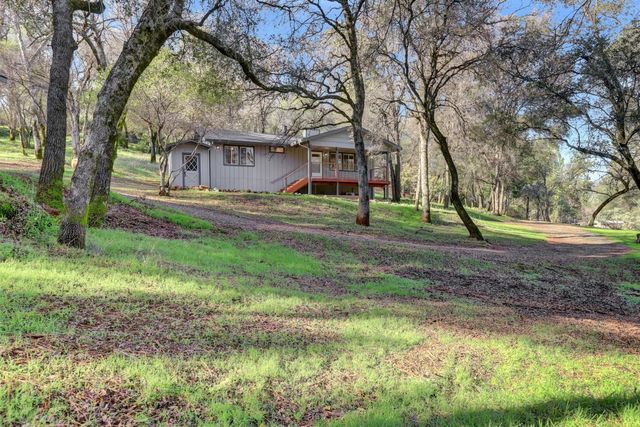11013 Wolf Dr, Grass Valley, CA 95949