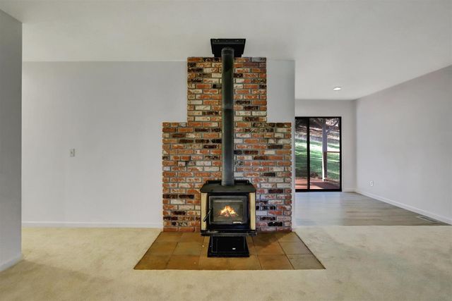 11013 Wolf Dr, Grass Valley, CA 95949