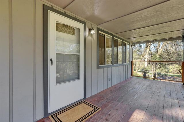 11013 Wolf Dr, Grass Valley, CA 95949