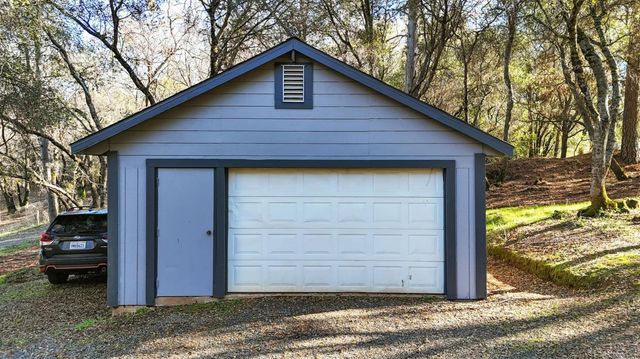 11013 Wolf Dr, Grass Valley, CA 95949