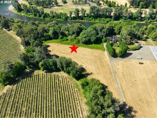 0 MUSICAL Ln, Roseburg, OR 97471