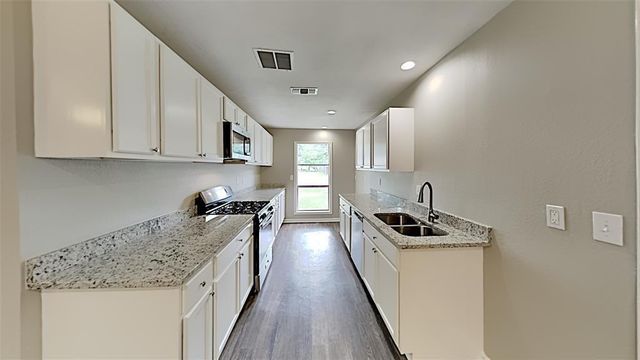 218 E Dumble Street, Alvin, TX 77511