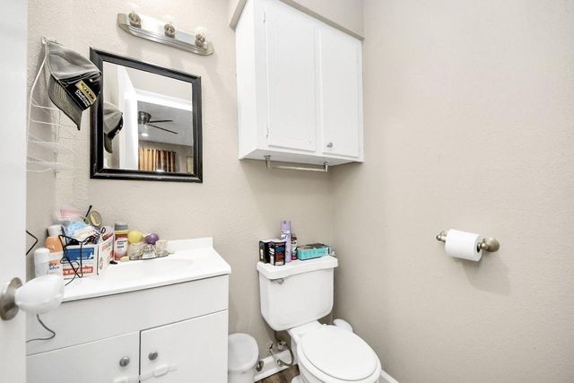 218 E Dumble Street, Alvin, TX 77511