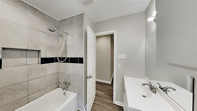 218 E Dumble Street, Alvin, TX 77511