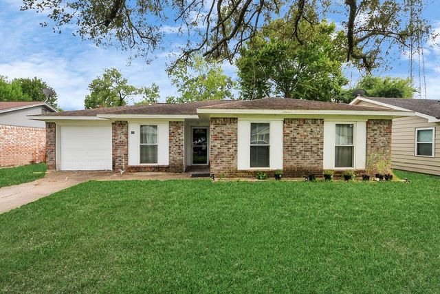218 E Dumble Street, Alvin, TX 77511