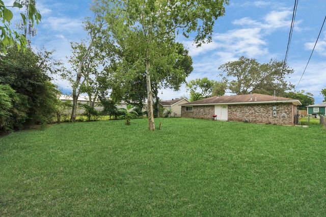 218 E Dumble Street, Alvin, TX 77511