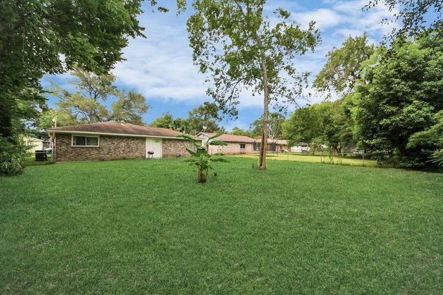 218 E Dumble Street, Alvin, TX 77511