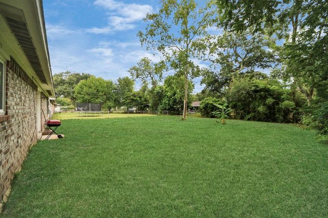 218 E Dumble Street, Alvin, TX 77511