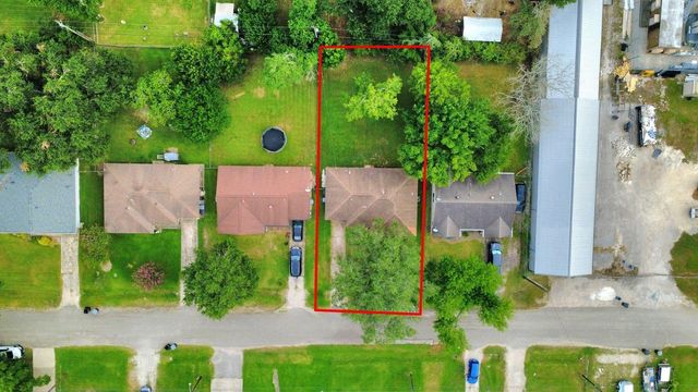 218 E Dumble Street, Alvin, TX 77511
