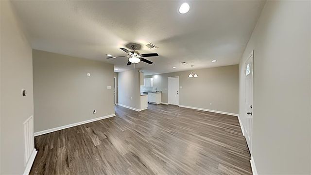 218 E Dumble Street, Alvin, TX 77511