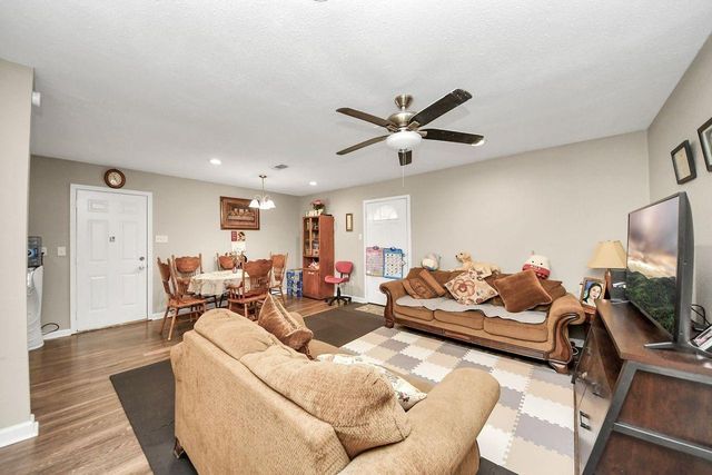218 E Dumble Street, Alvin, TX 77511