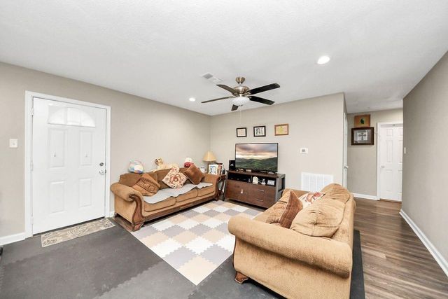 218 E Dumble Street, Alvin, TX 77511