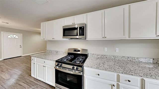 218 E Dumble Street, Alvin, TX 77511