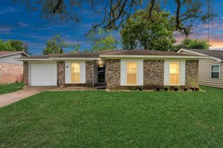 218 E Dumble Street, Alvin, TX 77511
