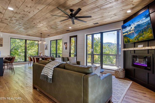 1028 Old Cartertown Road Rd, Gatlinburg, TN 37738