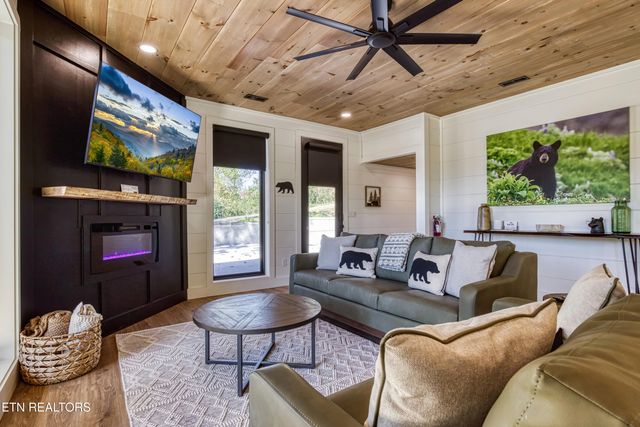 1028 Old Cartertown Road Rd, Gatlinburg, TN 37738