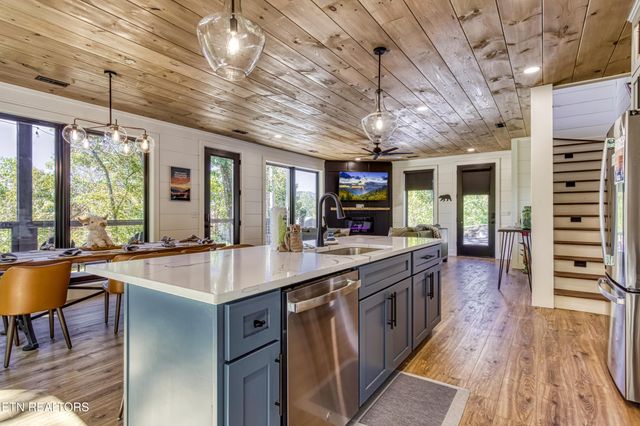 1028 Old Cartertown Road Rd, Gatlinburg, TN 37738