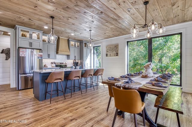 1028 Old Cartertown Road Rd, Gatlinburg, TN 37738