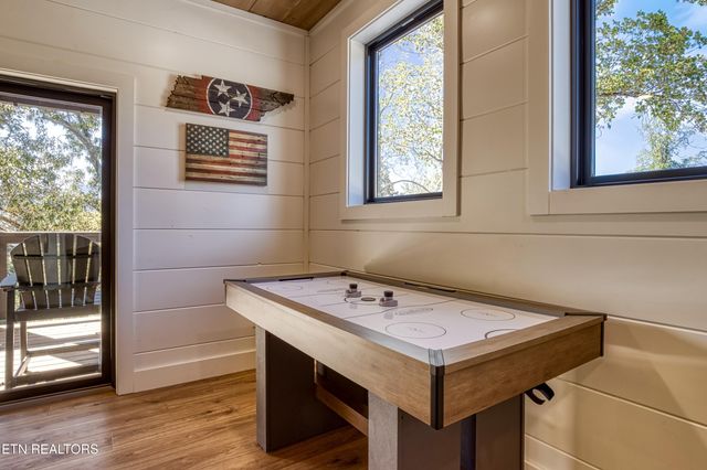 1028 Old Cartertown Road Rd, Gatlinburg, TN 37738