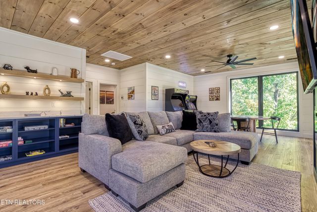 1028 Old Cartertown Road Rd, Gatlinburg, TN 37738