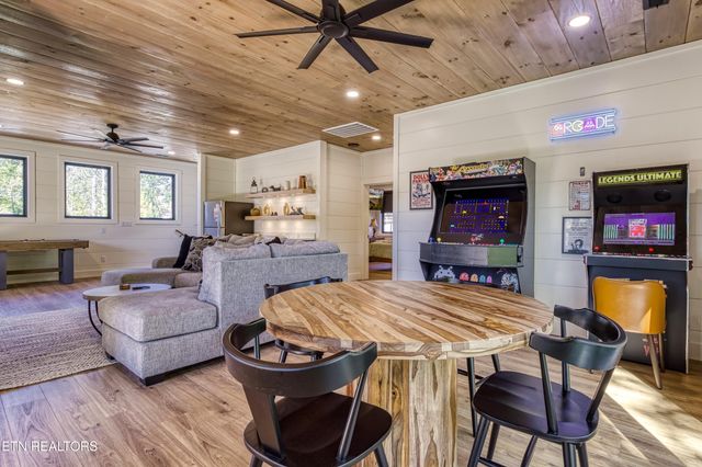 1028 Old Cartertown Road Rd, Gatlinburg, TN 37738