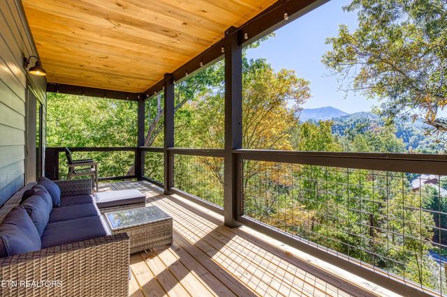 1028 Old Cartertown Road Rd, Gatlinburg, TN 37738