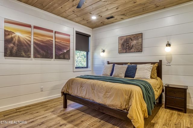 1028 Old Cartertown Road Rd, Gatlinburg, TN 37738