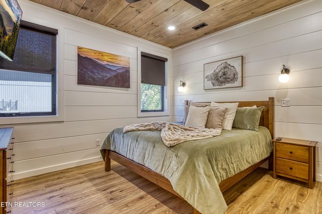 1028 Old Cartertown Road Rd, Gatlinburg, TN 37738