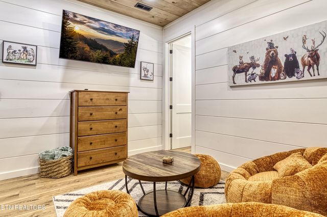 1028 Old Cartertown Road Rd, Gatlinburg, TN 37738