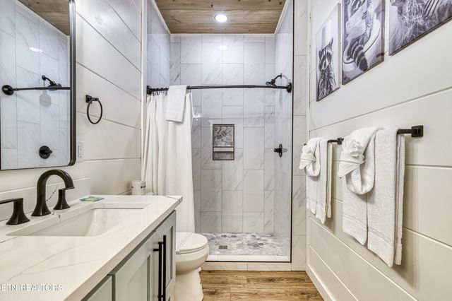 1028 Old Cartertown Road Rd, Gatlinburg, TN 37738