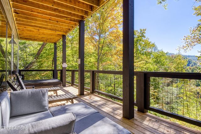 1028 Old Cartertown Road Rd, Gatlinburg, TN 37738