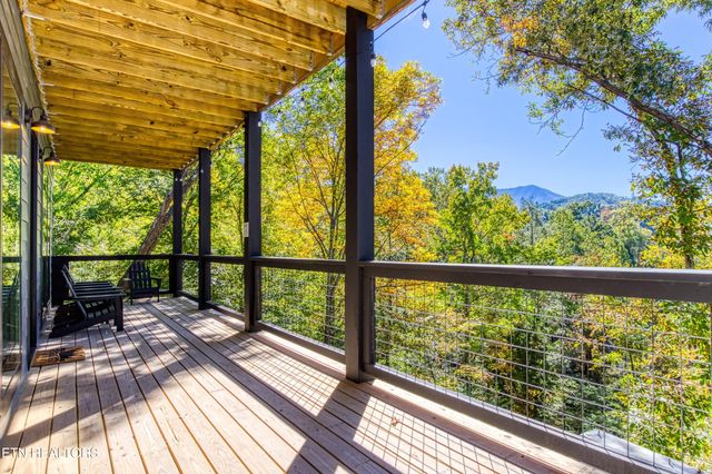 1028 Old Cartertown Road Rd, Gatlinburg, TN 37738