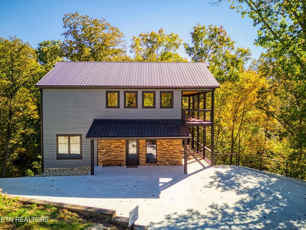 1028 Old Cartertown Road Rd, Gatlinburg, TN 37738