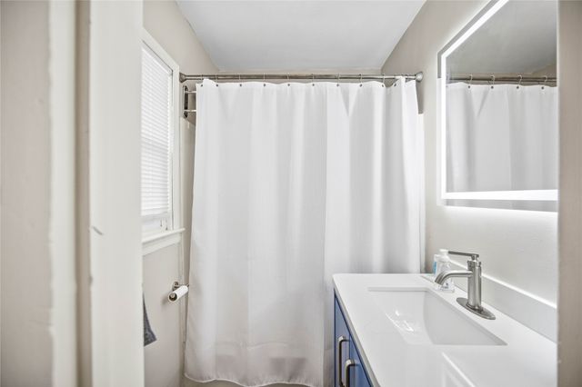 2300 Dean Avenue, Des Moines, IA 50317