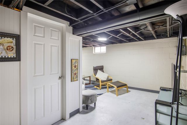 2300 Dean Avenue, Des Moines, IA 50317